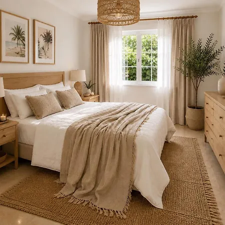 Prime Location In Elviria - Walk To Everything! Marbella